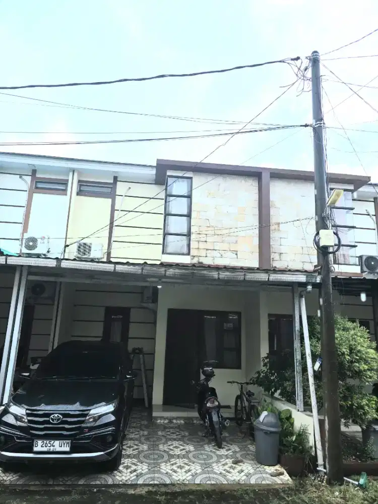 Di sewakan rumah 2 lantai per 6 bulan