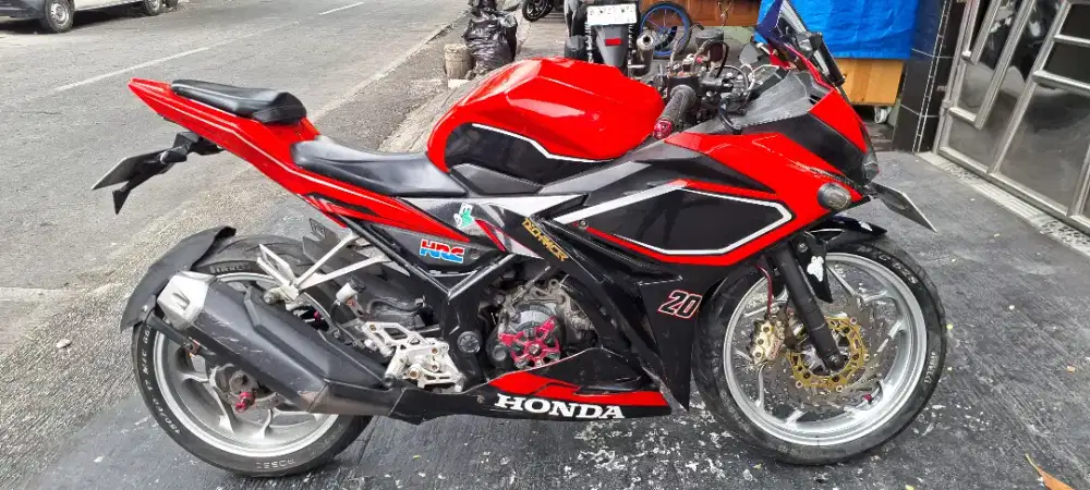 cbr 150 face lift 2017 pajak panjang motor mulus bagus mesin sehat