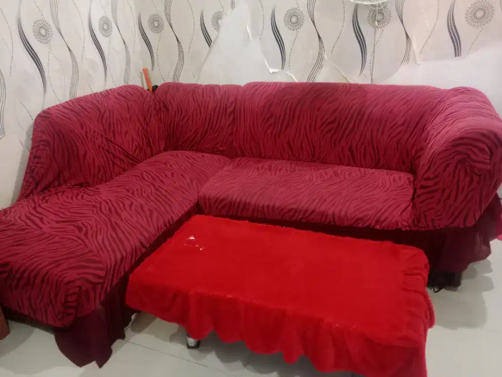 Sofa dan meja bekas ukuran L