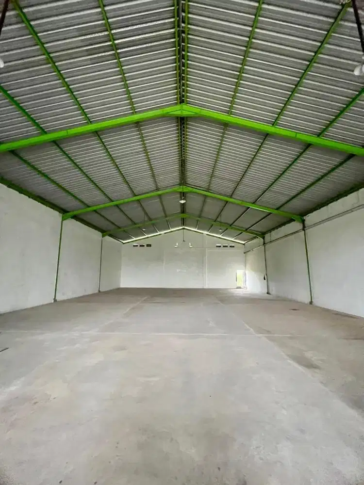 Dikontrakan / Sewa Gudang Usaha Luas