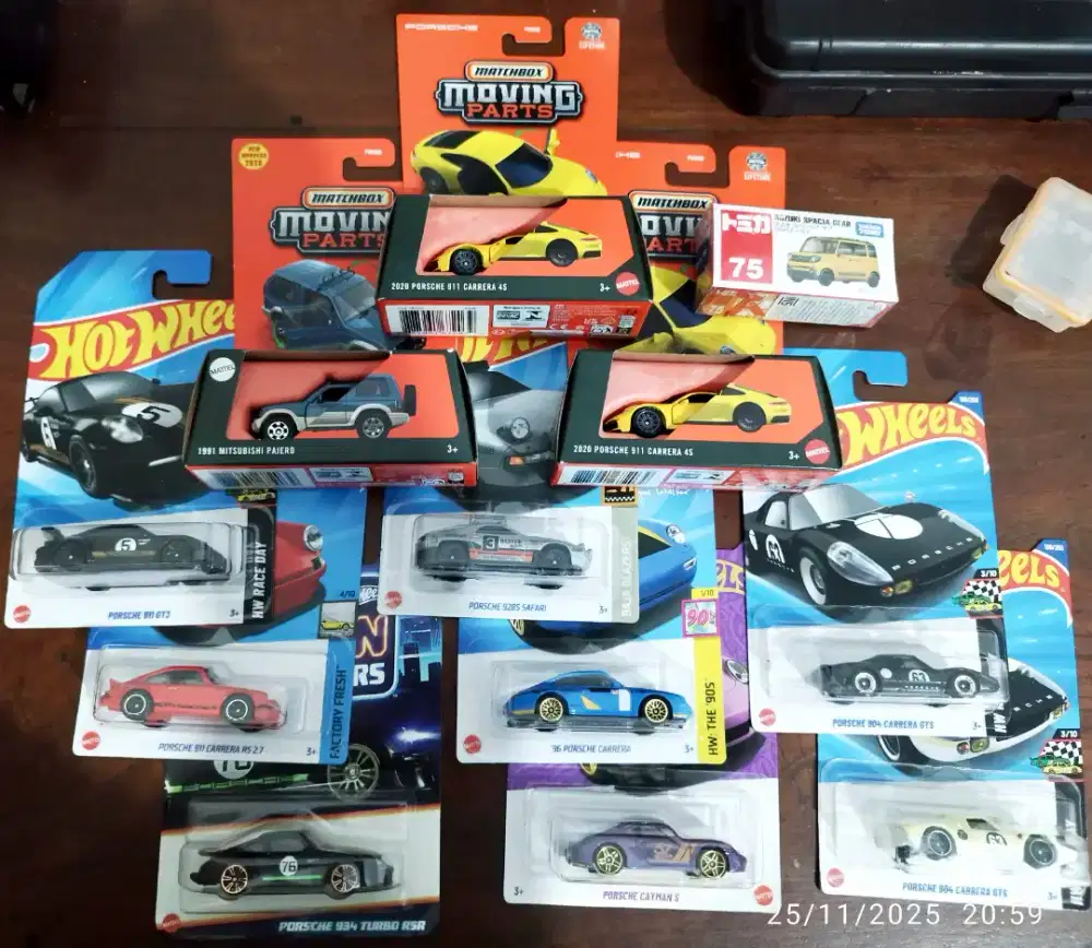 Hot Wheels Diecast 13 Pc Paket