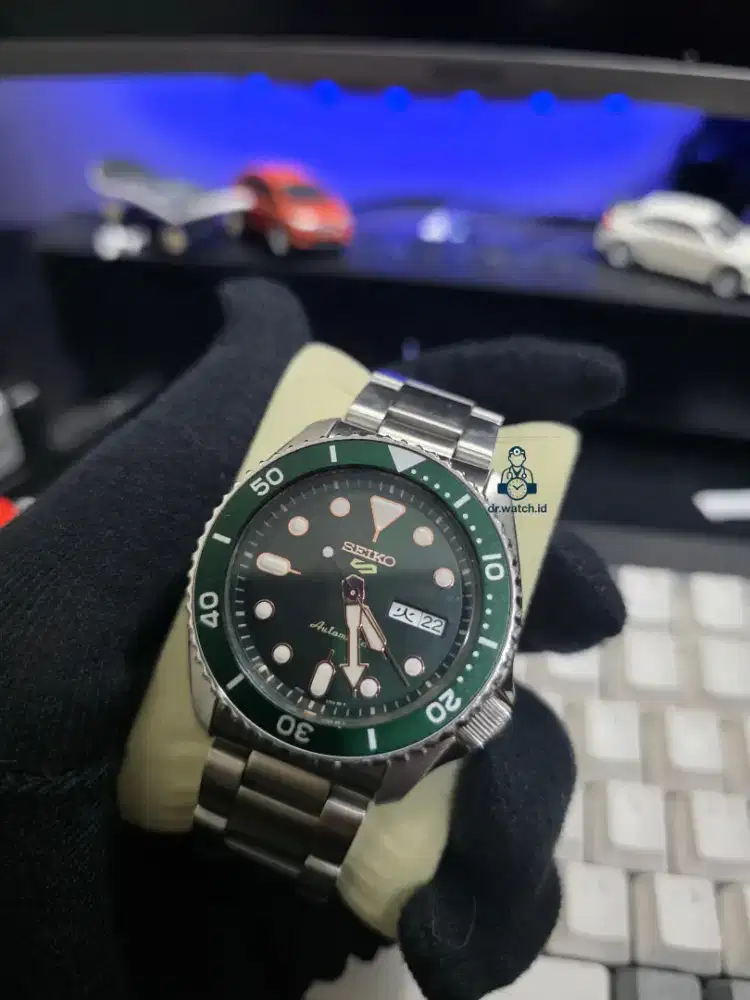 Seiko 5 Sport SRPD63K1 HULK Bezel Japan