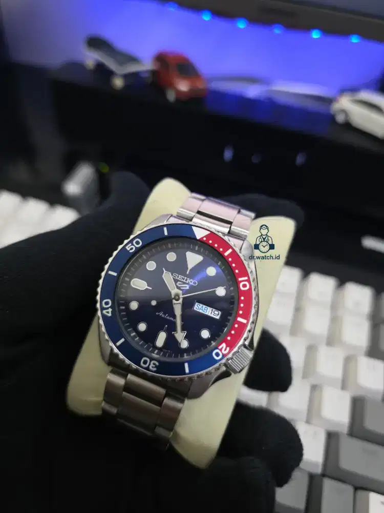 Seiko 5 Sport SRPD53K1 PEPSI Bezel