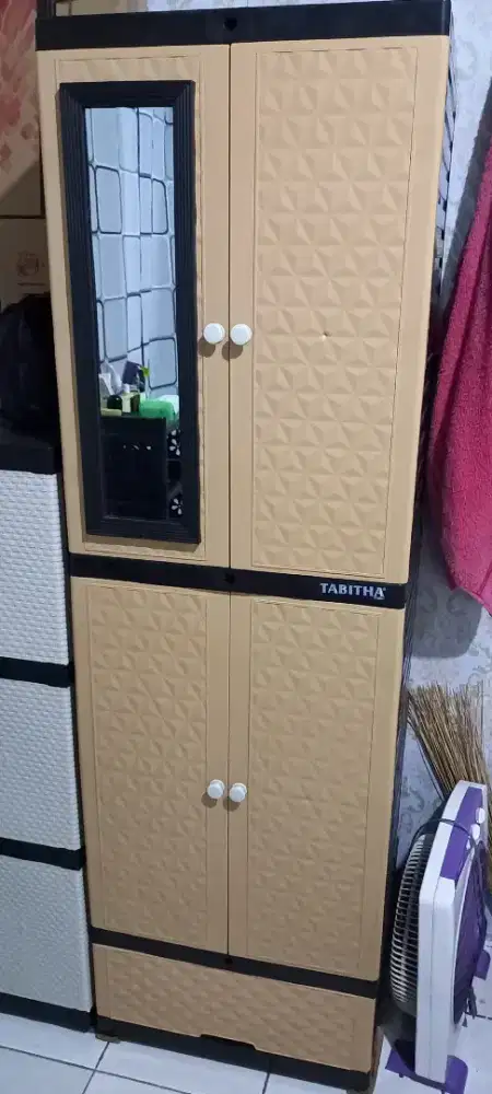 DIJUAL SEGERA LEMARI PAKAIAN 3 SUSUN MERK TABITHA