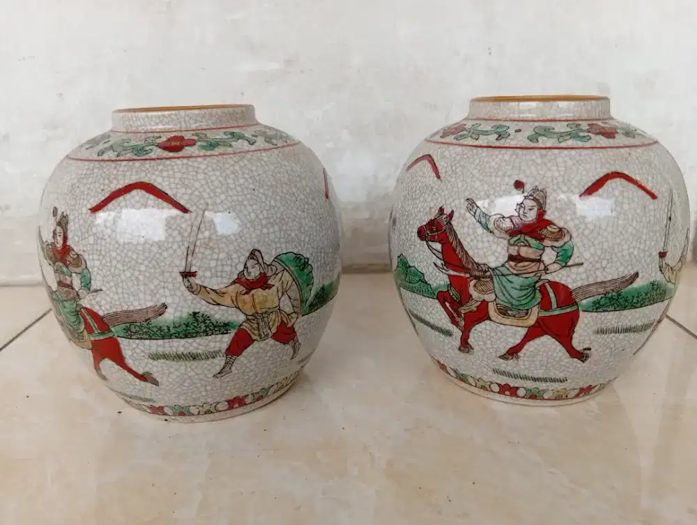 Guci keramik lawas retak seribu