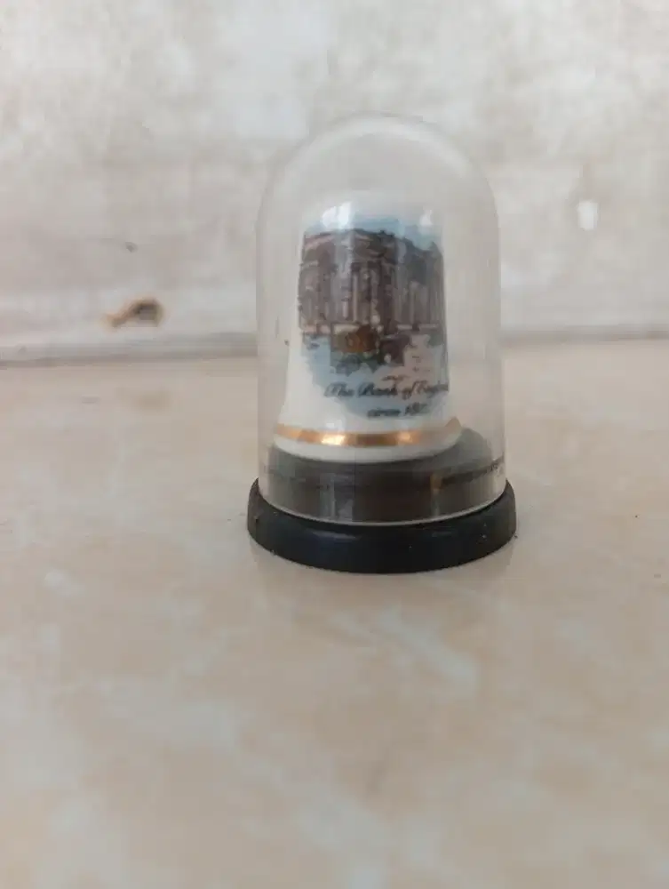 bidal porselen ilustrasi Bank of England sekitar tahun 1830