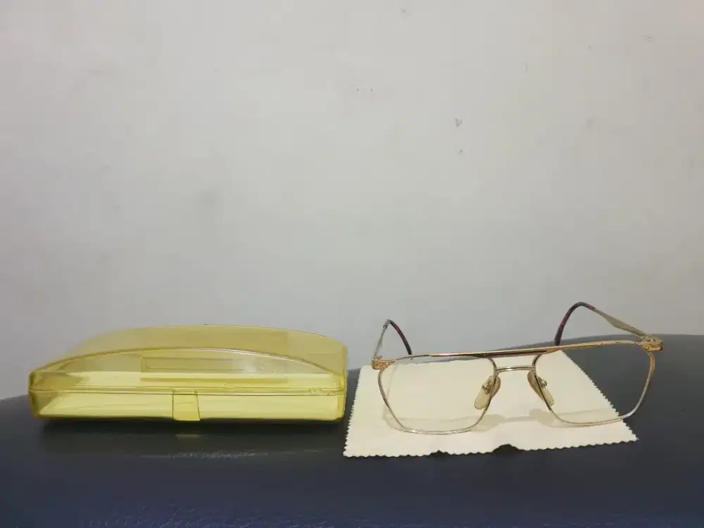 Kacamata pria wanita minus