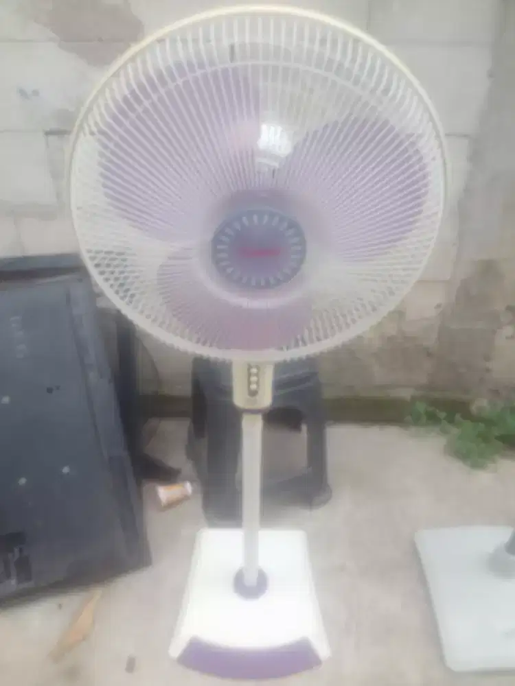 Kipas angin stand fan 16 inch cosmos normal siap pakai nego tipis