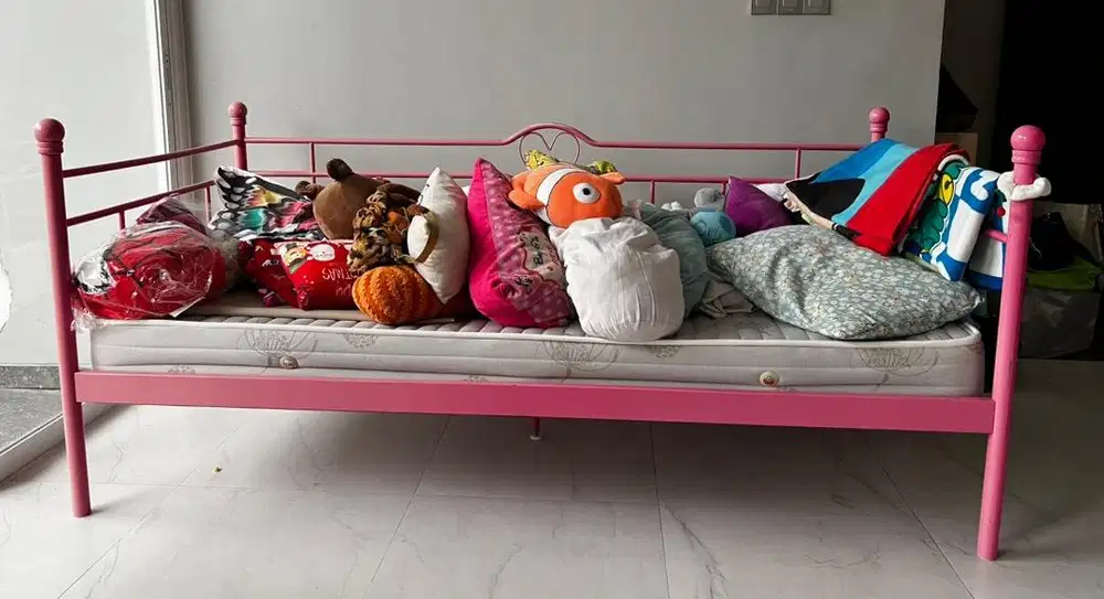 Tempat tidur rangka besi siap pakai +/- uk 180 x 90