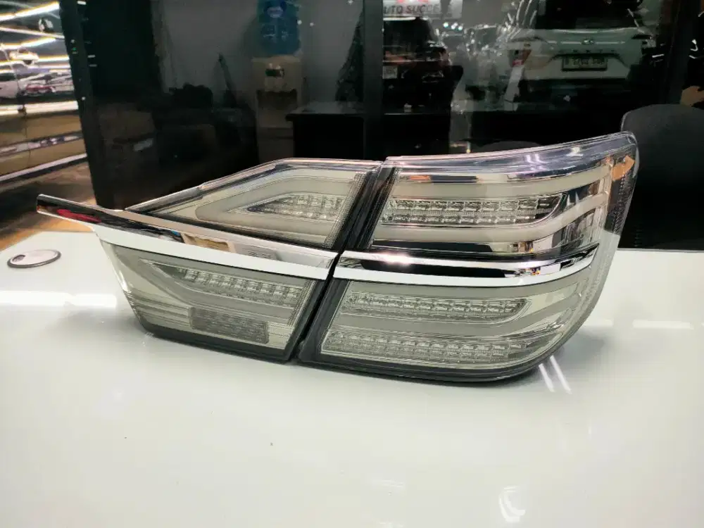 Lampu Belakang Putih Camry 2016 - 2017