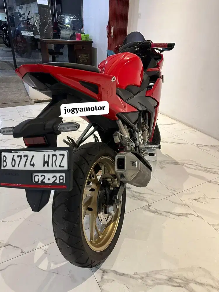 (B) honda cbr150r tahun 2018 cash / credit