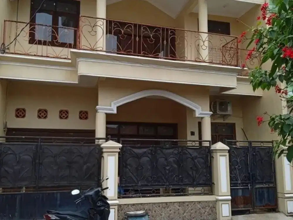 Murah...Jual Cepat Rumah 2 lantai di Manukan