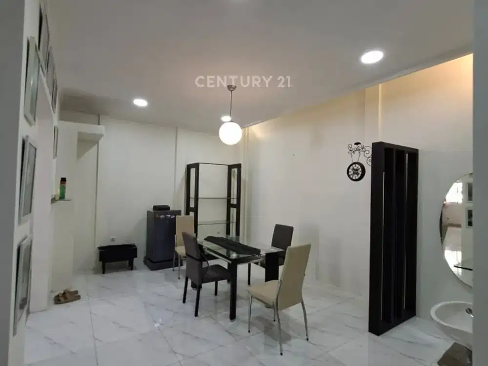 Rumah Di Summarecon 2 Lantai 3 Kamar Tidur Sangat Terawat