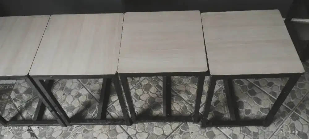 Kursi makan (cafe/resto)