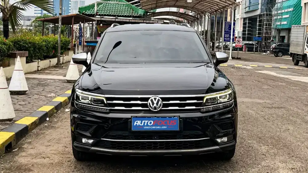 Volkswagen VW Tiguan Allspace 1.4 TSI AT 2021 Hitam
