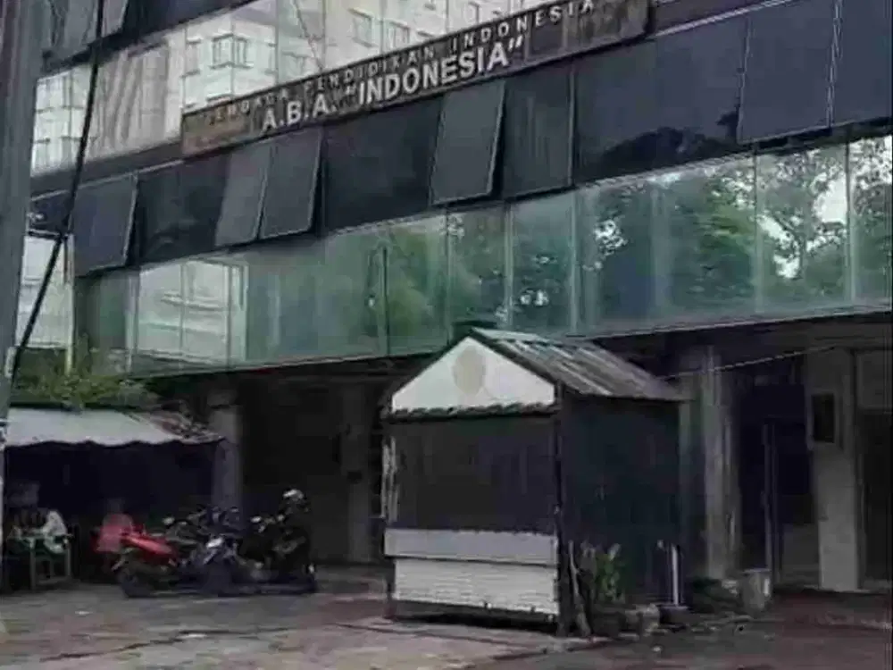 JUAL CEPAT ! 1/2 NJOP 2025 GEDUNG LAMA 4 LANTAI DI MENTENG, CIKINI RAYA EX. LEMBAGA PENDIDIKAN A.B.A INDONESIA.