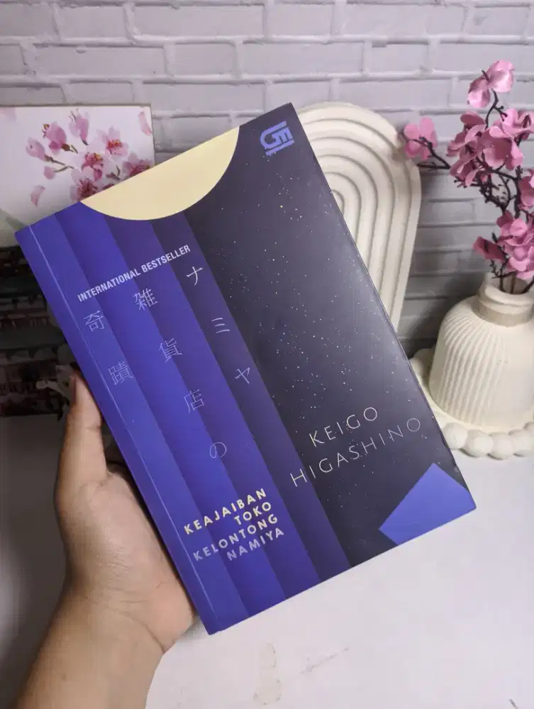 Novel fiksi Keajaiban Toko Kelontong Namiya - HSC 2025