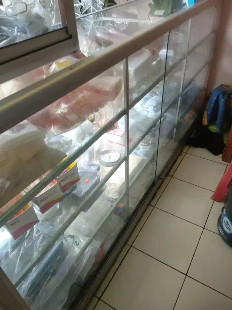 Dijual Cepat Etalase Toko