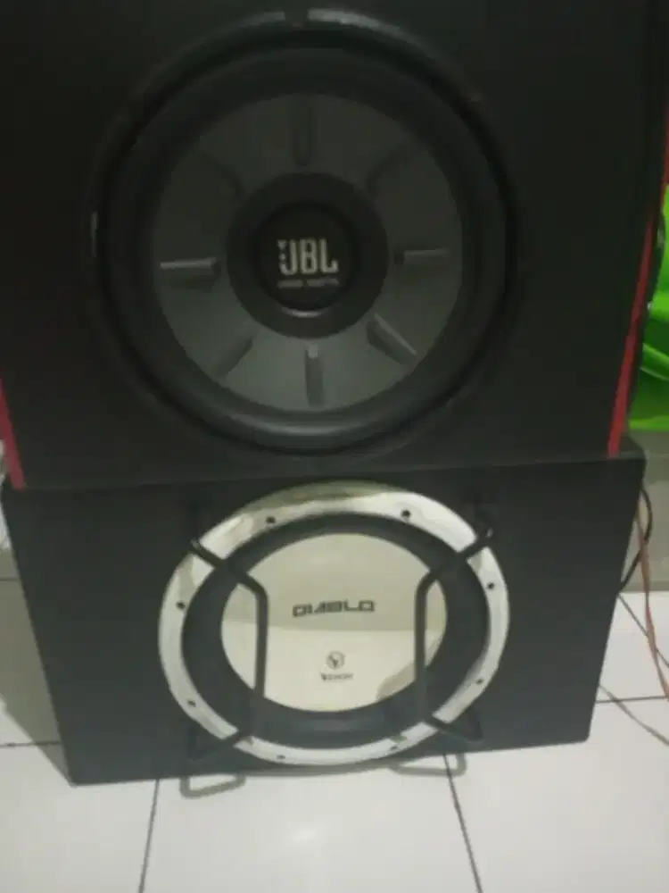 Subwoofer mobil