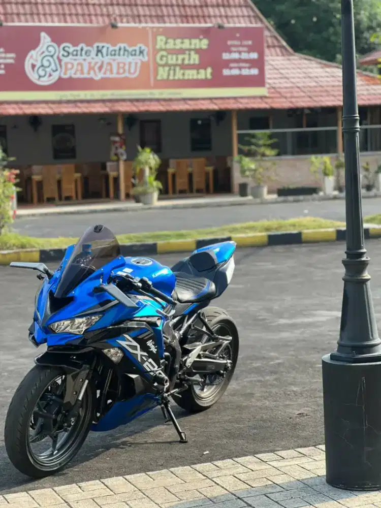 KAWASAKI NINJA ZX25R ABS quick shifter 2020