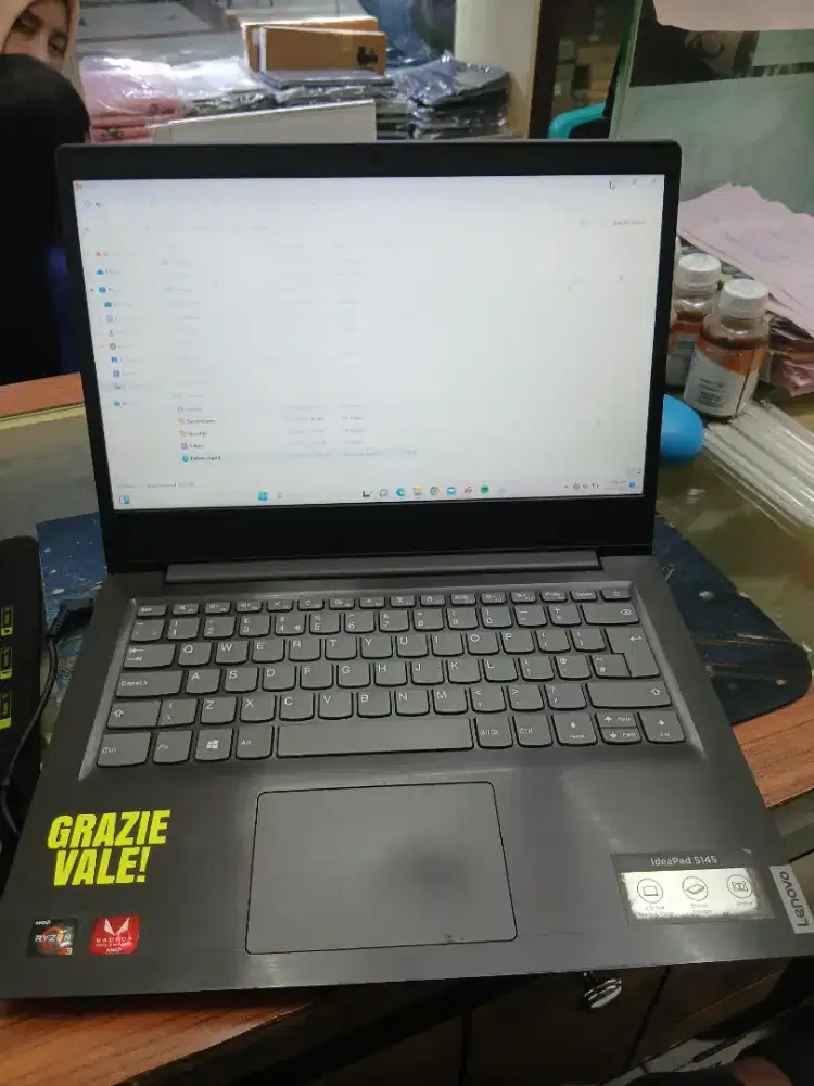 Lenovo s145 
Amd ryzen 3 3200 
Ram 4
Hdd 1tb 
14 inch