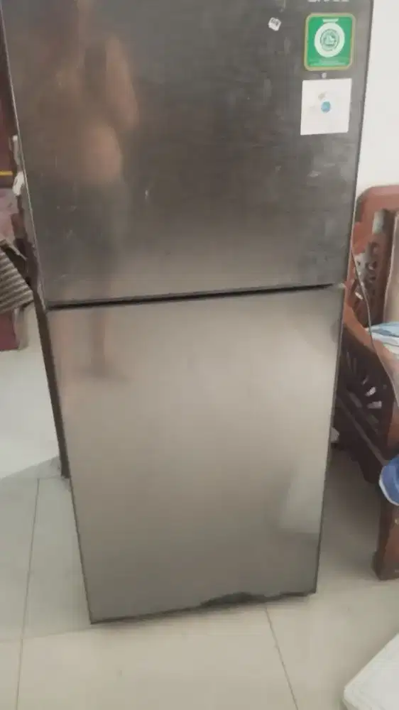 D jual kulkas merek SHARP