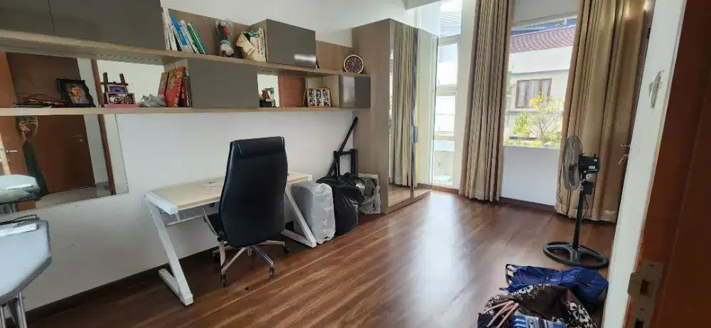 Dijual rumah modern terawat full furnish Pondok Hijau Indah