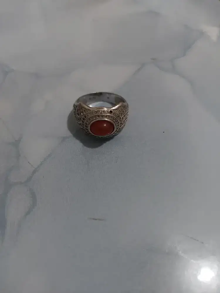 Batu cincin giok merah