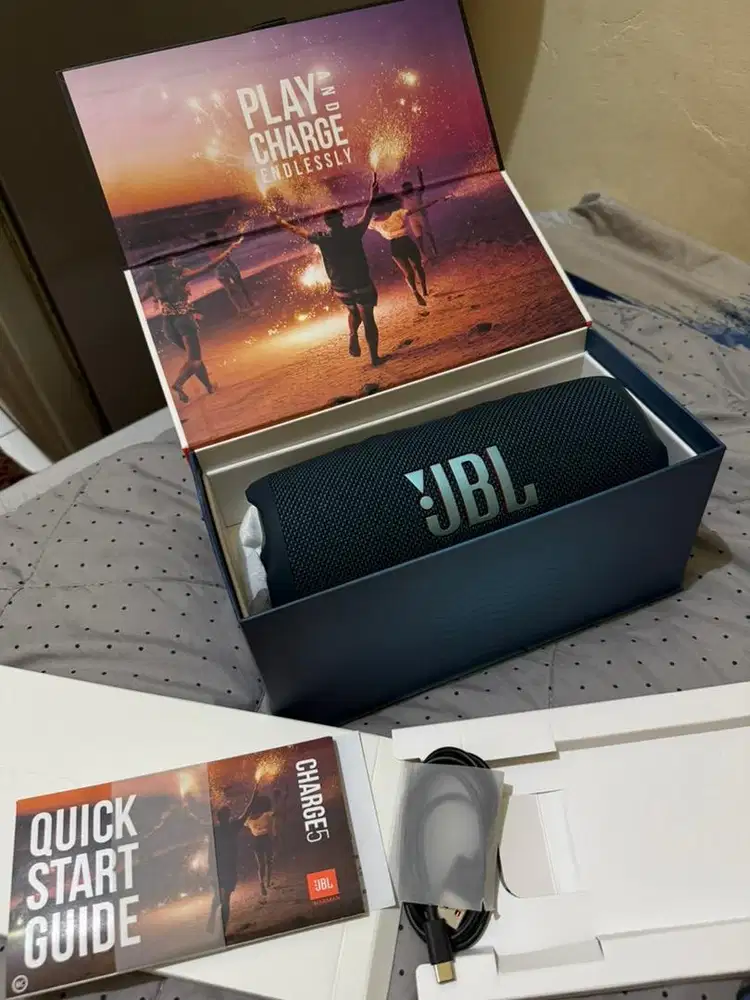 JBL Charge 5 Wireless Bluetooth Speaker - Blue