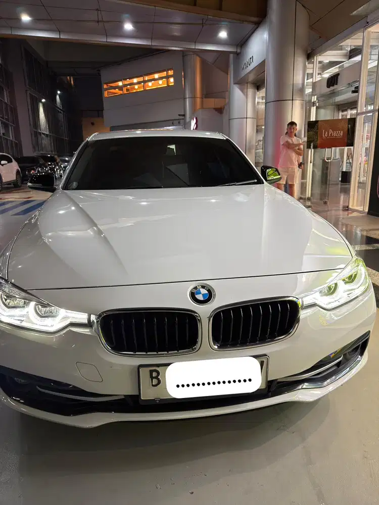BMW 320i 2018 low km