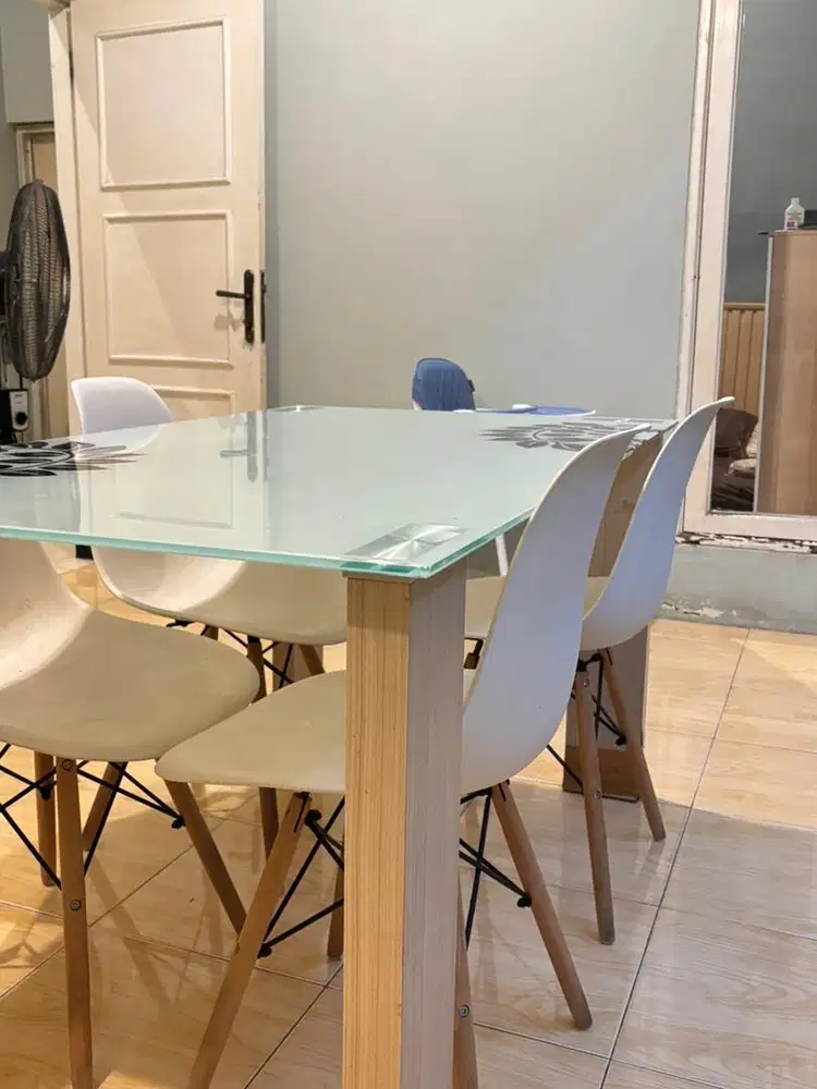 Meja makan 1 seat 4 kursi