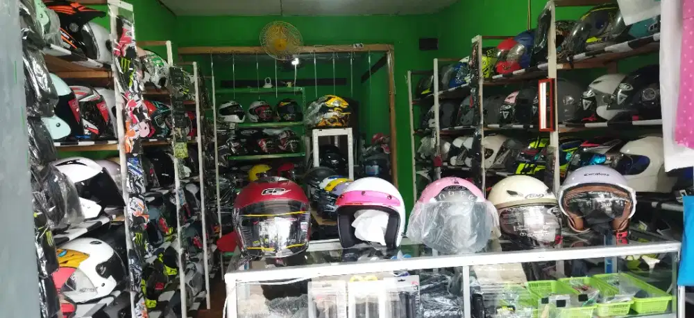 Over usaha helm dan aksesoris