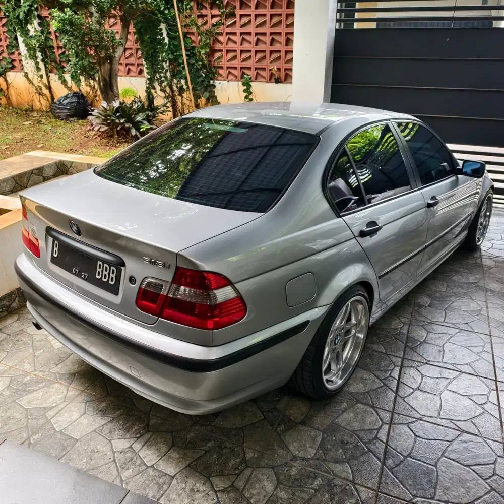 BMW 318i 2002 Bensin