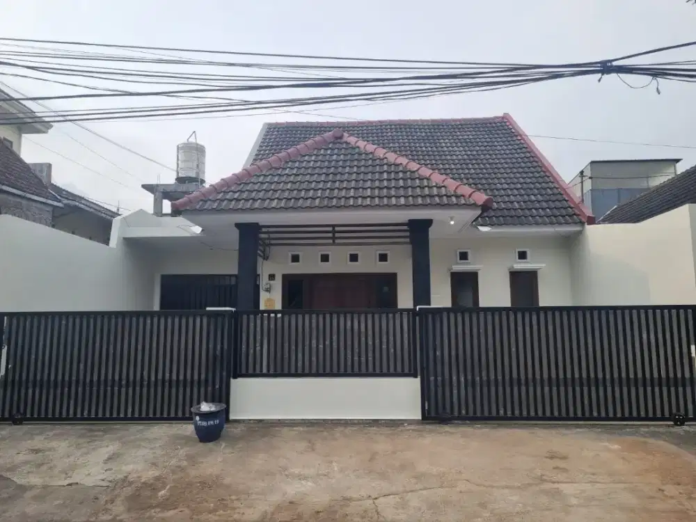 Rumah baru direnovasi dekat masjid tenang letak strategis garasi luas