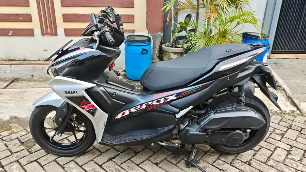 YAMAHA AEROX 155 CONNECTED 2023 HITAM-SILVER
