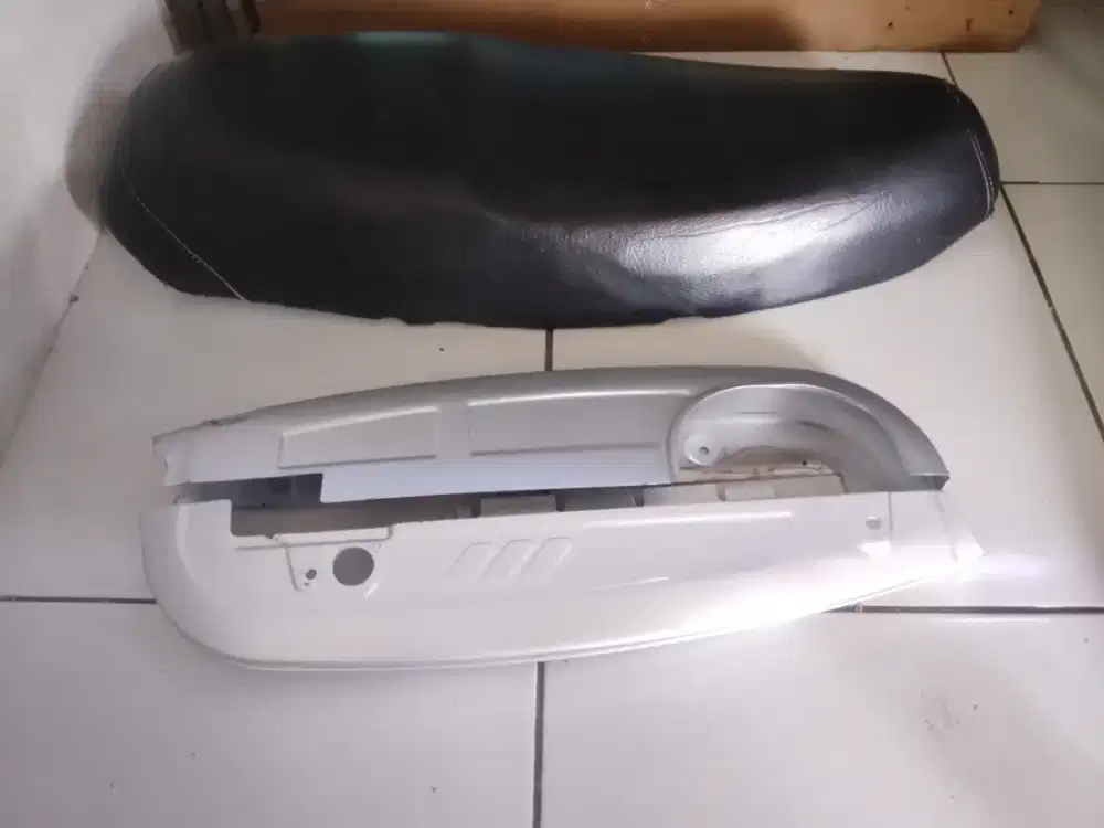 Jok motor dan tutup Rante grand