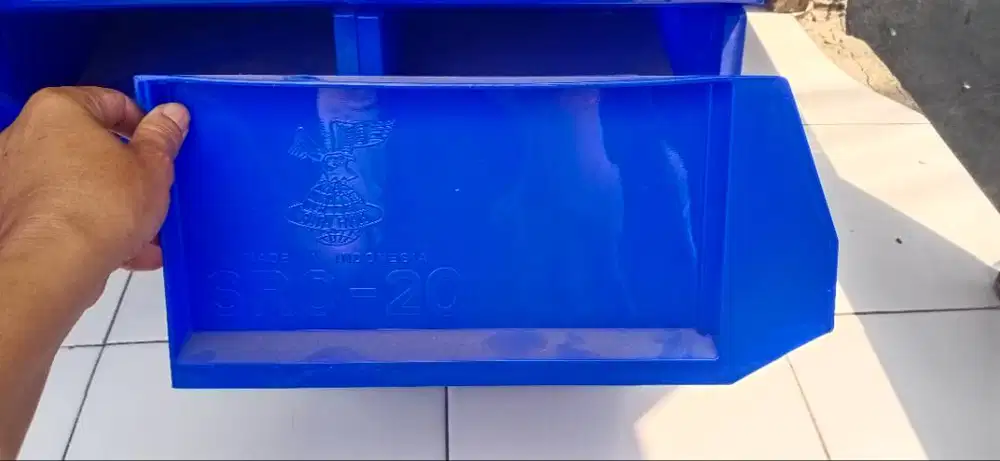 rak box susun component