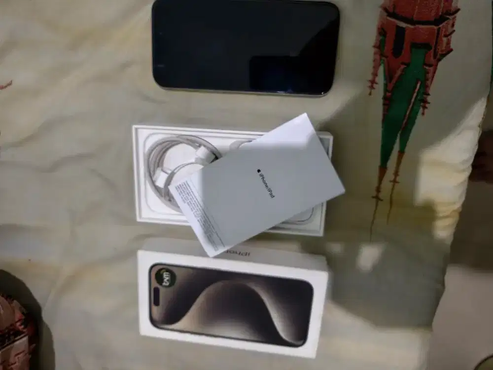 Iphone 15 pro 256 gb bekas garansi resmi indonesia