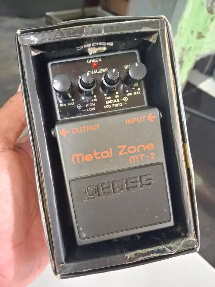 Efek Gitar Boss Metal Zone Distortion