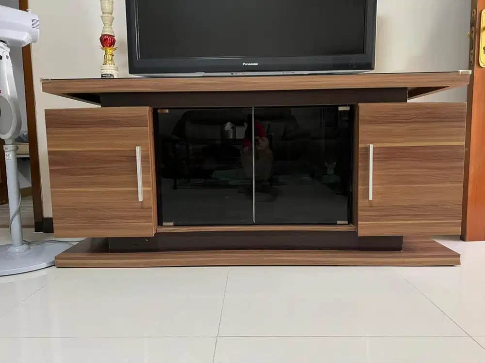TV Kabinet pintu kaca