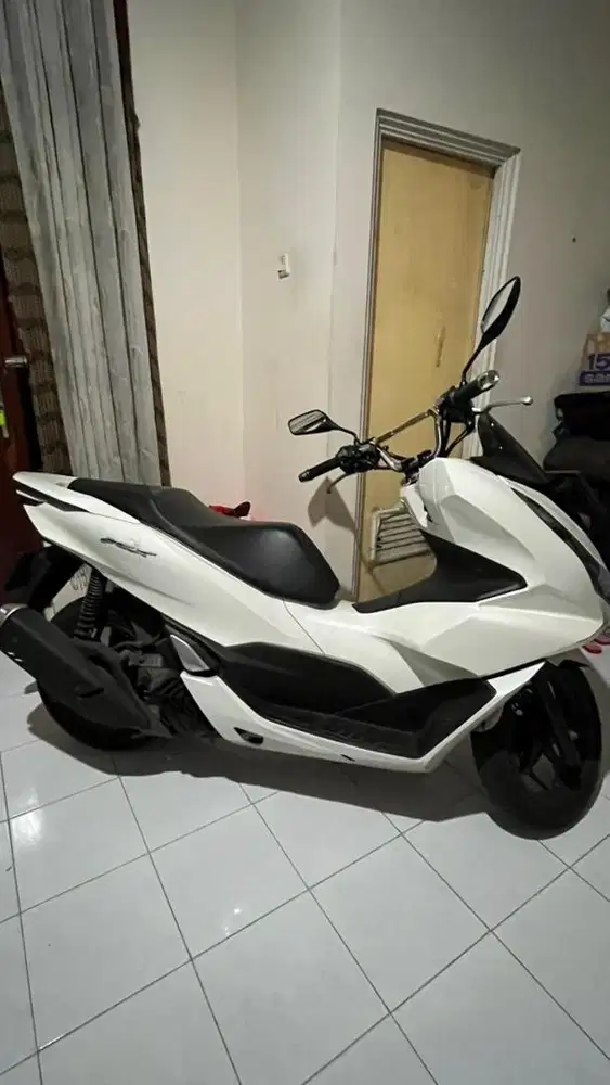 Honda PCX Putih