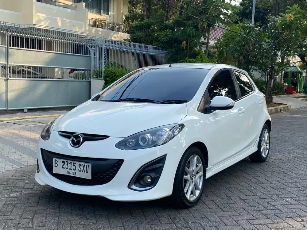 Mazda 2 RZ AT 2012
