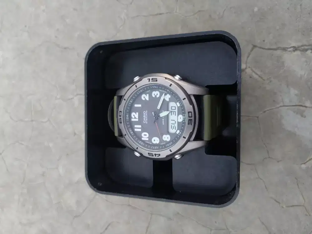 Casio OVERLAND OAW-100