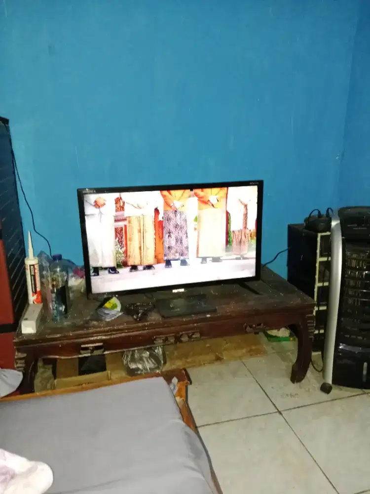Polytron digital TV 32 inchi