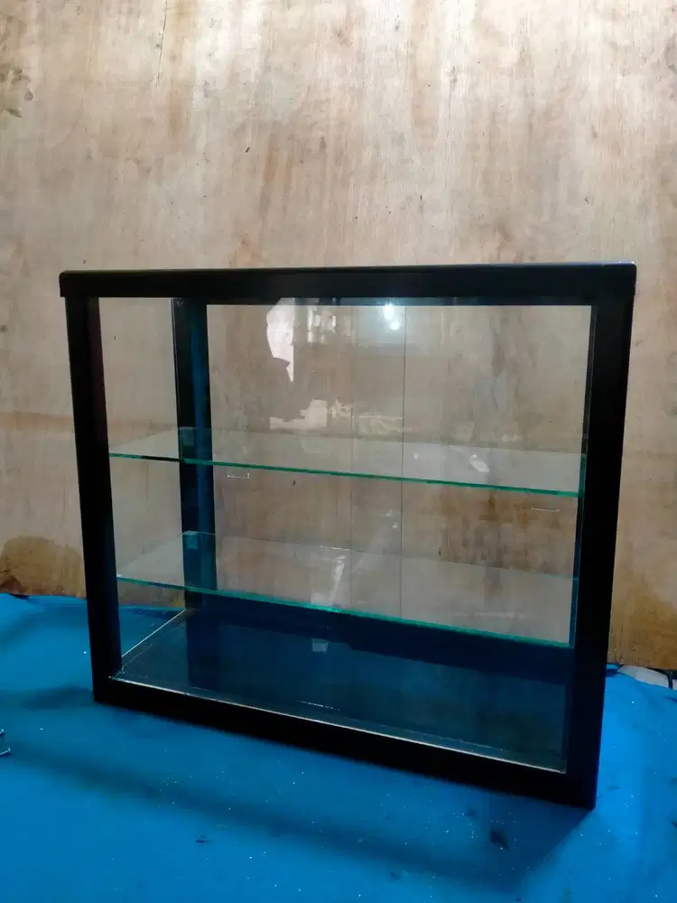 Etalase kaca untuk di atas meja