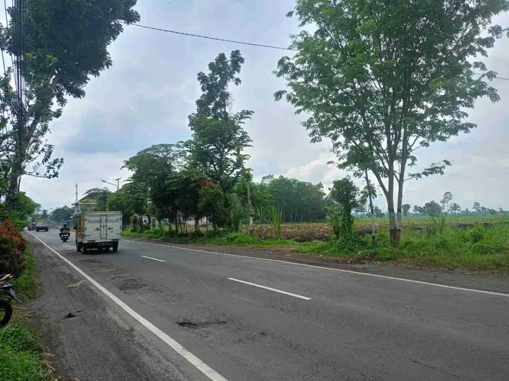TANAH DATAR POROS JALAN RAYA BAKALAN BULULAWANG KABUPATEN MALANG