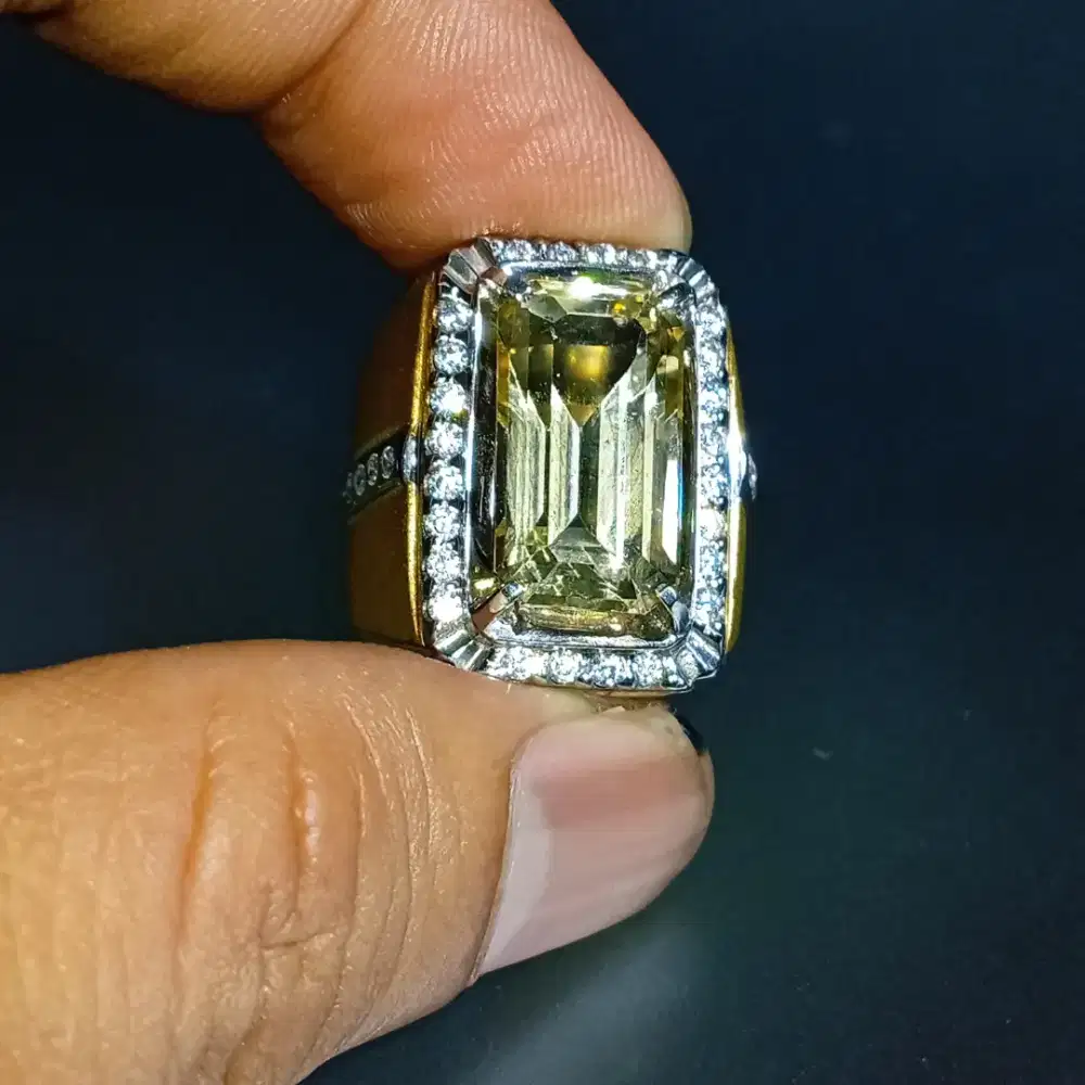 Yellow Beryl Natural Heliodor 11.19 ct origin Brazil Minor Inclusion