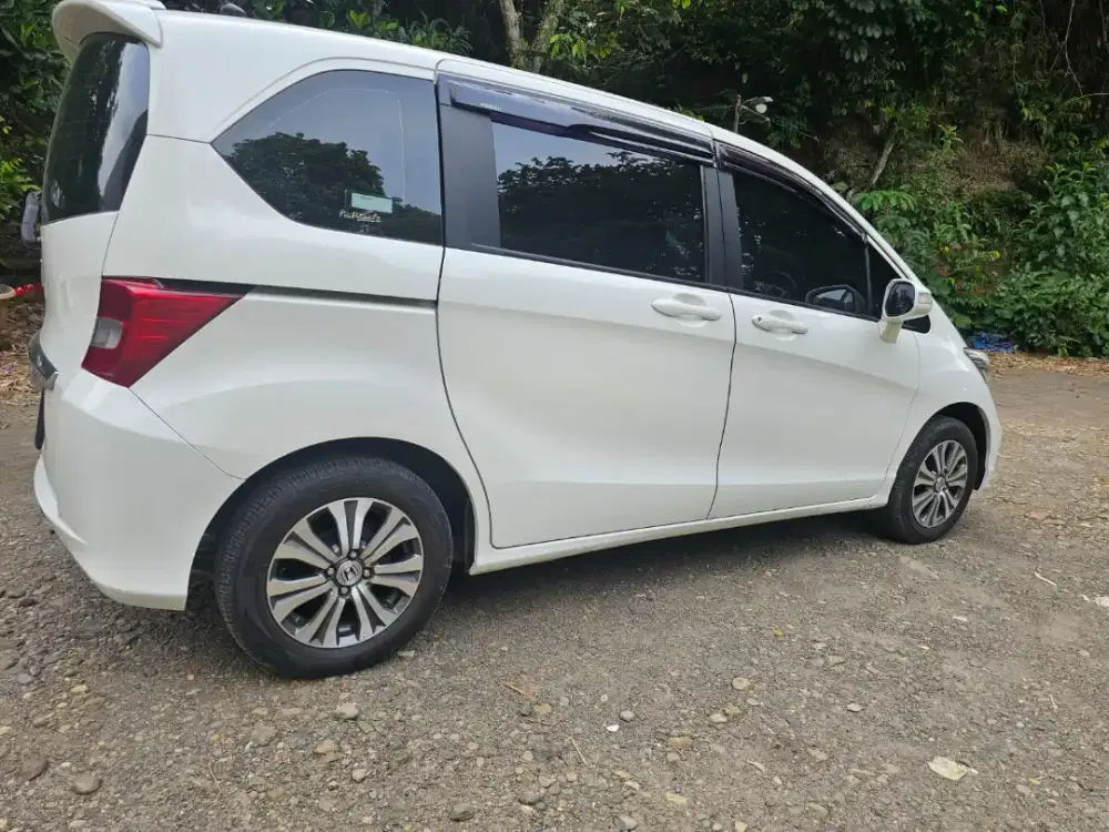 DI JUAL HONDA FREED TERMURAH