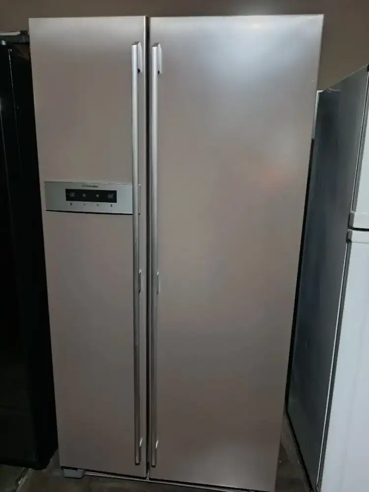 kulkas Electrolux SBS 2 pintu