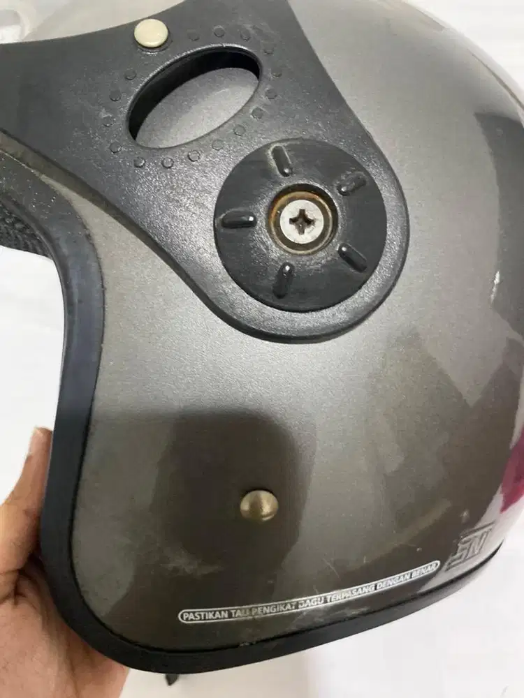 HELM WANITA WARNA GREY